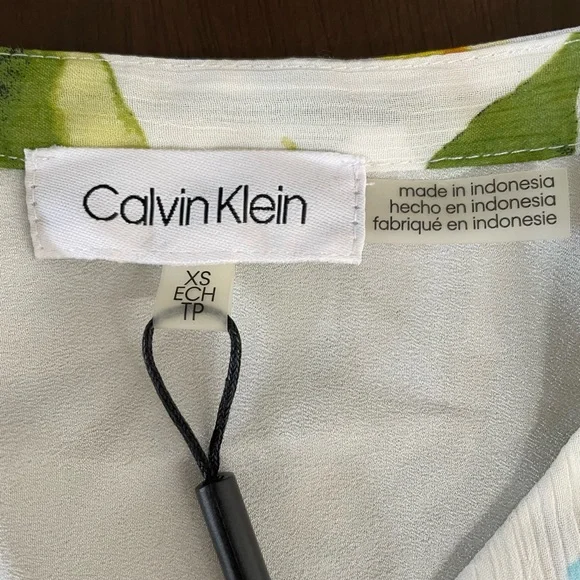 Calvin Klein NWT blouse - Picture 8 of 9